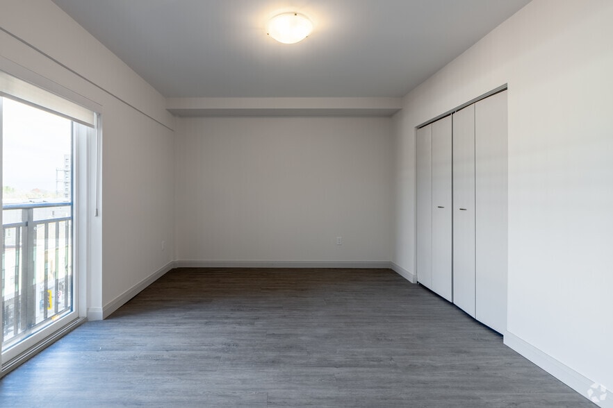 More Photos Of 16 Queen St W, Cambridge Apartments For Lease