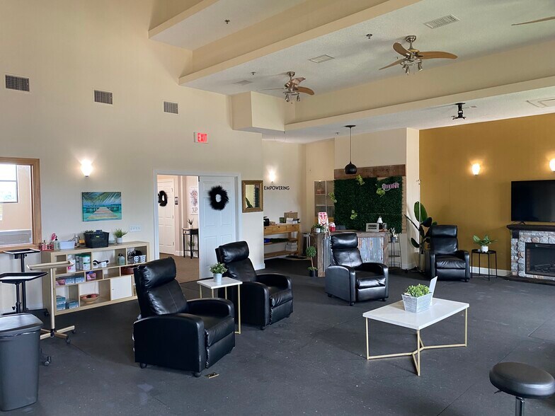 More Photos Of 350 SW Greenwich Dr, Lee's Summit Storefront Retail Office For Sale