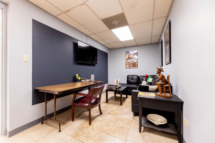 More Photos Of 17143 Westview Ave, Thornton Industrial For Sale