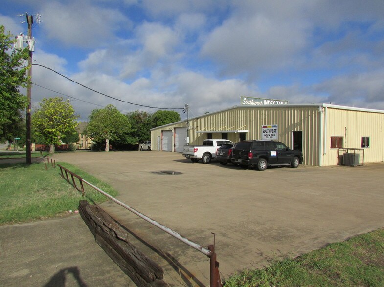 More Photos Of 223 W Danieldale Rd, Dallas Light Distribution For Sale