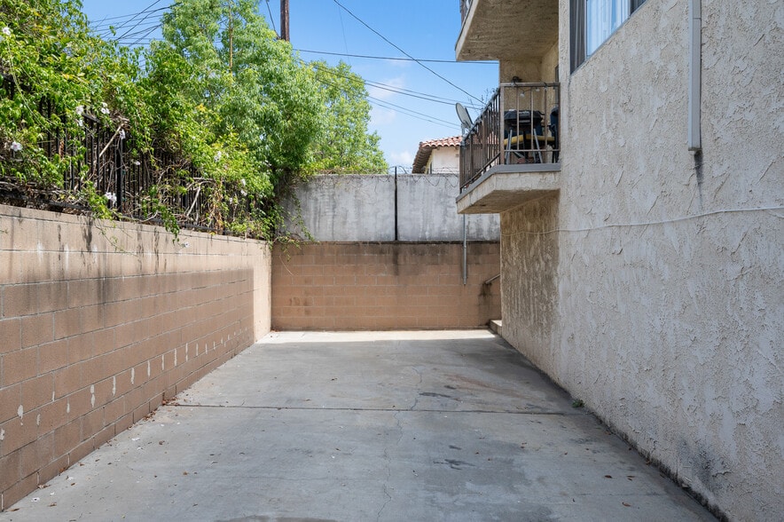 More Photos Of 1350 W 9th St, San Pedro Apartments For Sale