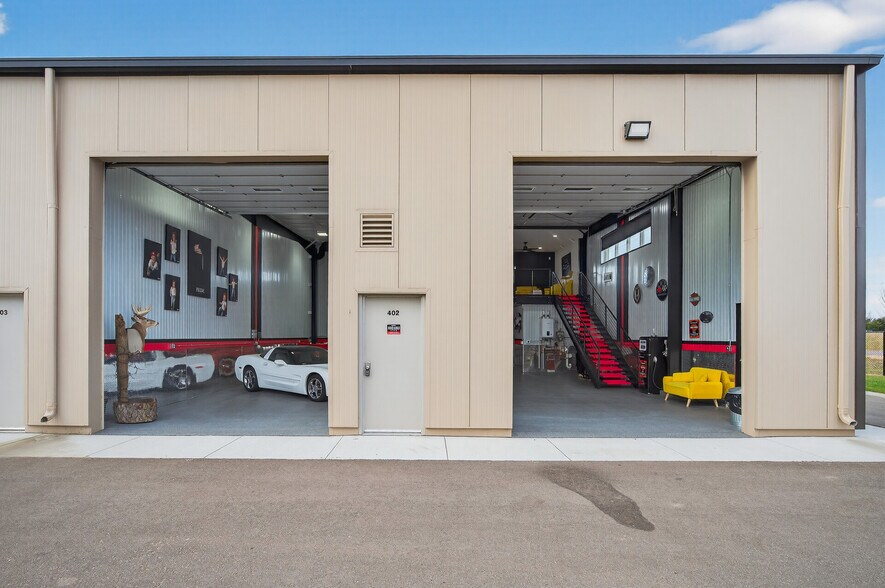 More Photos Of 663 Valerie Ave, Hudson Self Storage For Sale