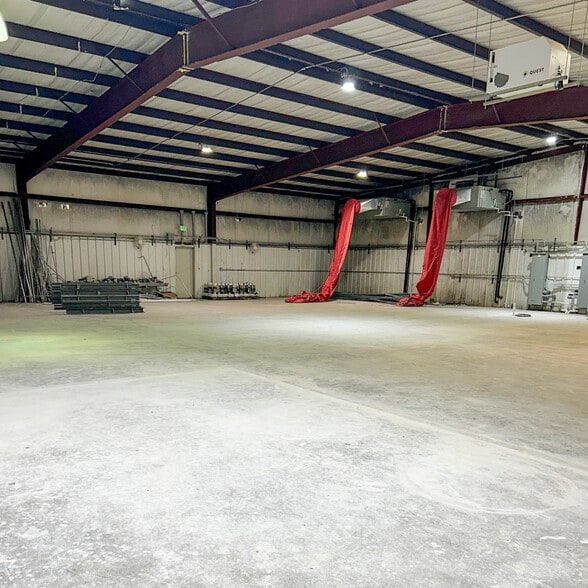 More Photos Of 1245 N Garnett Rd, Tulsa Warehouse For Lease