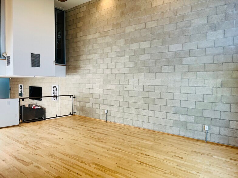 More Photos Of 6621 Melrose Ave, Los Angeles Loft Creative Space For Lease