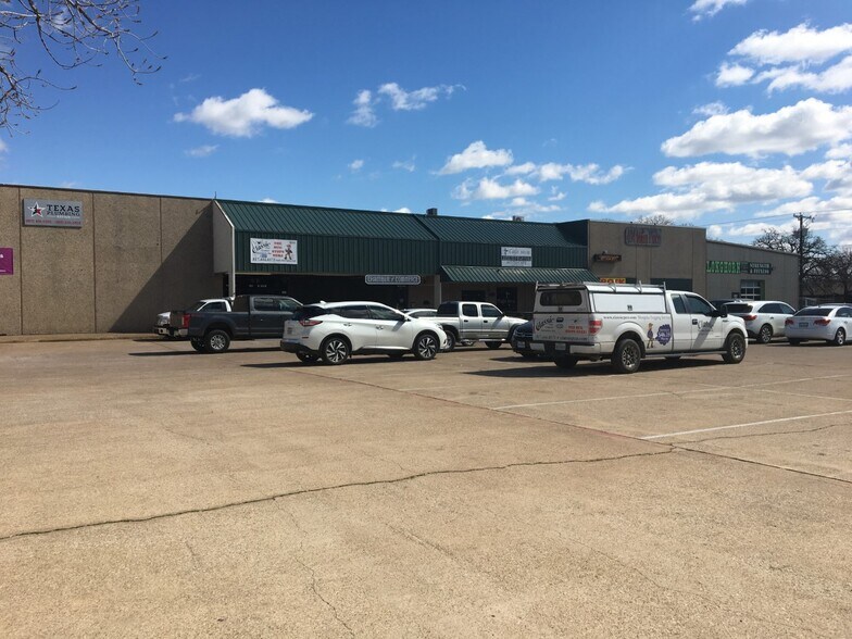 More Photos Of 404 W Main St, Azle Freestanding For Lease