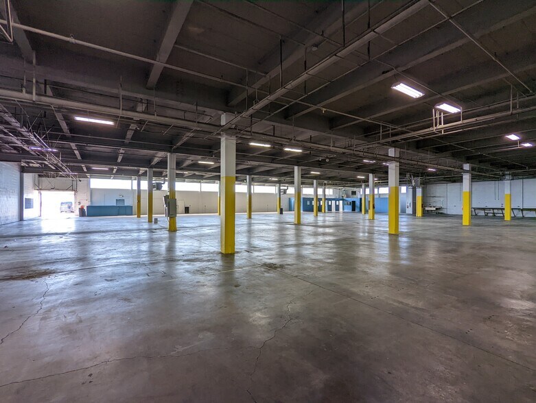 More Photos Of 5055 W Lexington St, Chicago Manufacturing For Lease