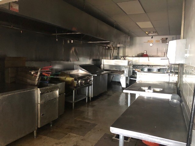 More Photos Of 6705 Holabird Ave, Dundalk Storefront For Sale