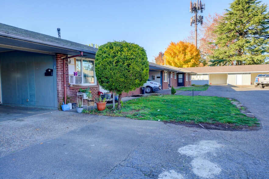 More Photos Of 1049 SE Walnut St, Hillsboro Apartments For Sale