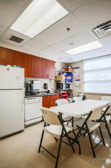 More Photos Of 368 E Riverside Dr, St George Medical For Sale