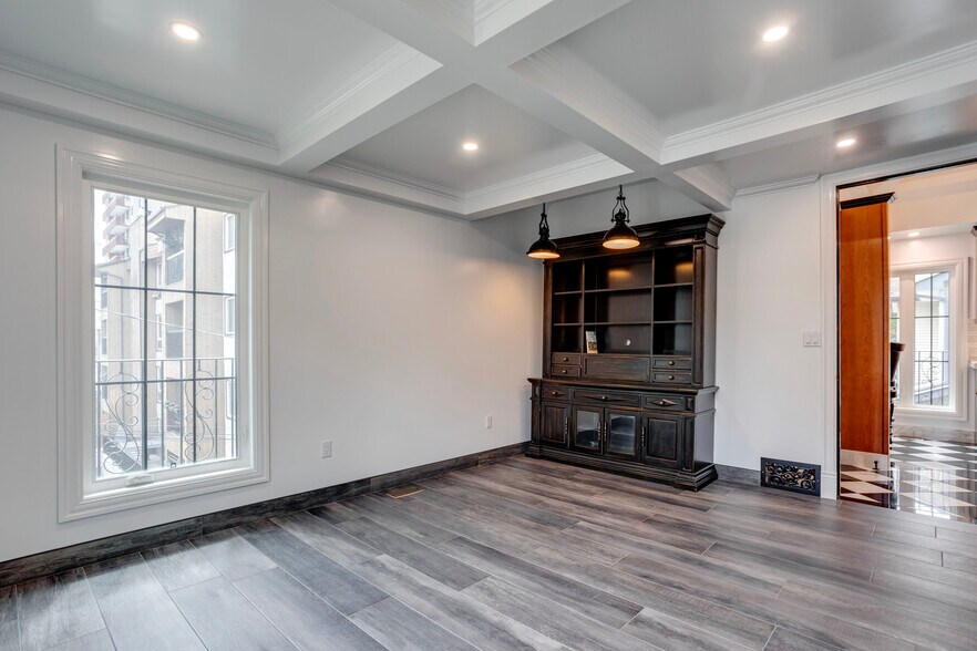 More Photos Of 11833 102 Ave NW, Edmonton Medical For Sale