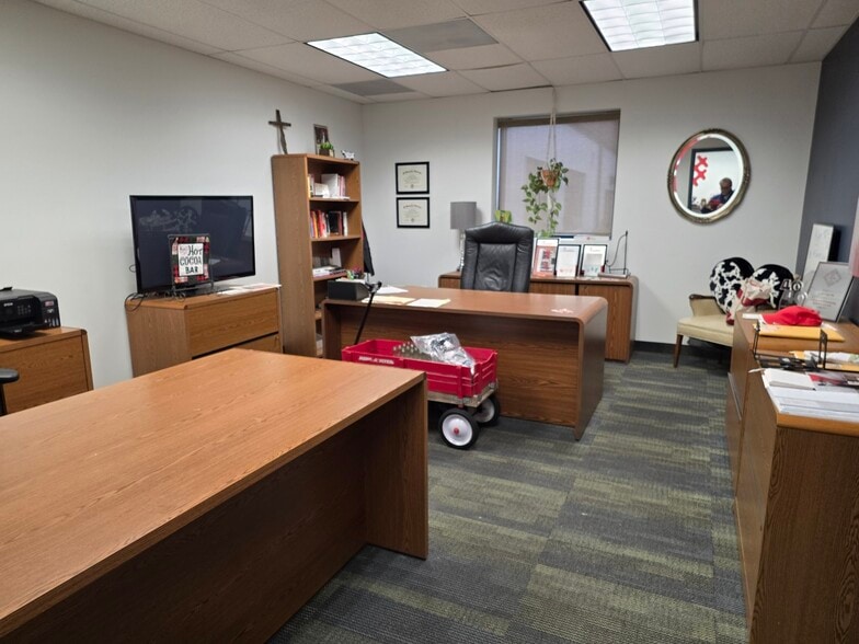 More Photos Of 37 Anderson Rd, Buffalo Medical For Sale