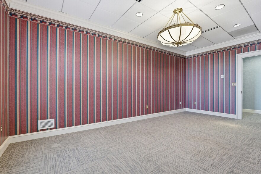 More Photos Of 201 W Main St, Laurens Medical For Lease