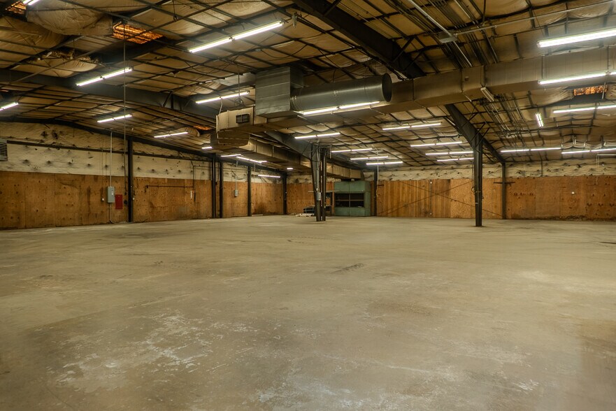 More Photos Of 6504 Burlington Rd, Whitsett Manufacturing For Lease