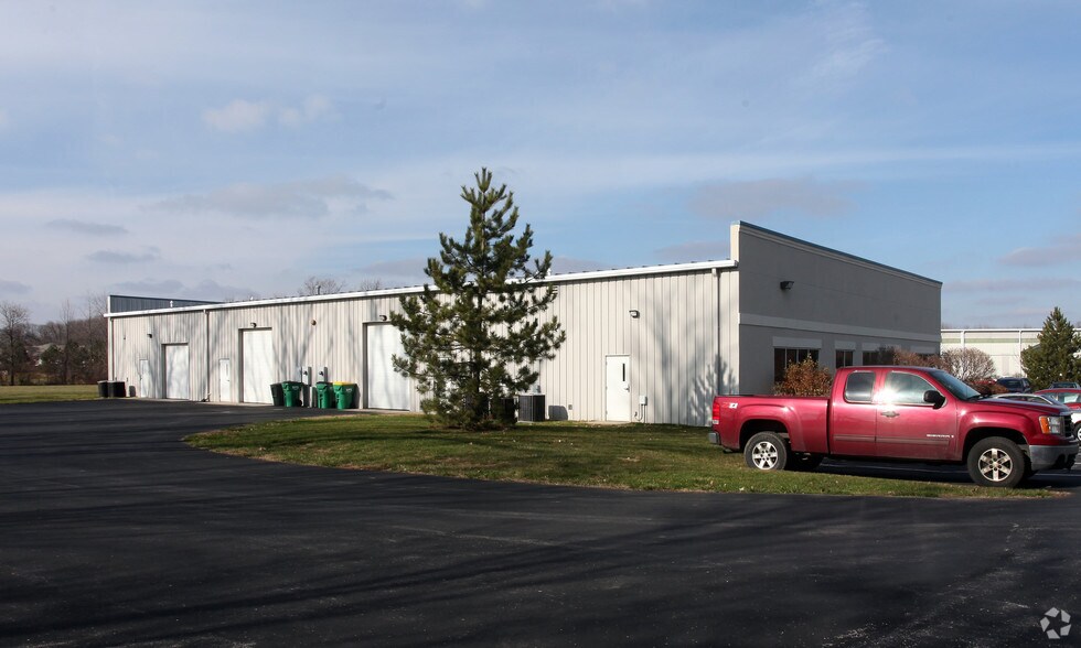 More Photos Of 880 Lennox Ct, Zionsville Flex For Lease