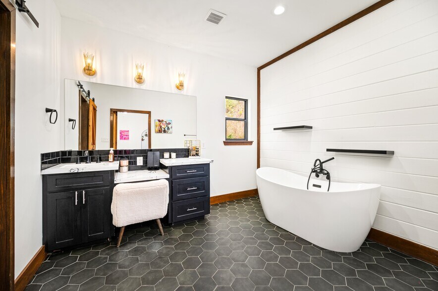 More Photos Of 54 Indian Creek Rd, Woodworth General Retail For Sale