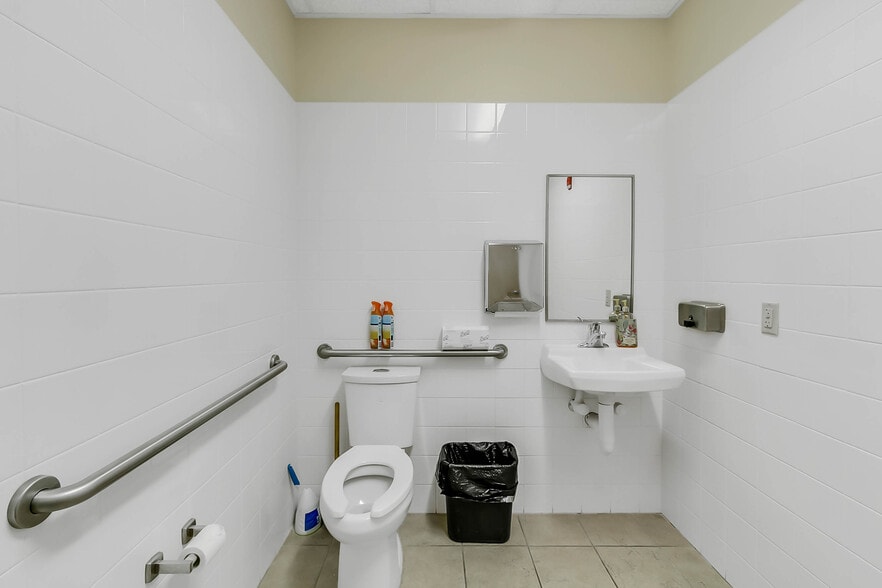 More Photos Of 7932 W Sand Lake Rd, Orlando Office For Sale