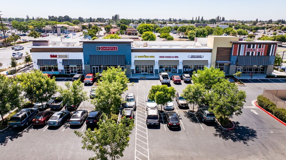 More Photos Of 1174 W Henderson Ave, Porterville Storefront For Sale