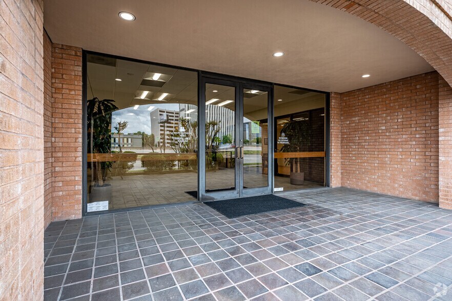 More Photos Of 4151 Southwest Fwy, Houston Office For Lease