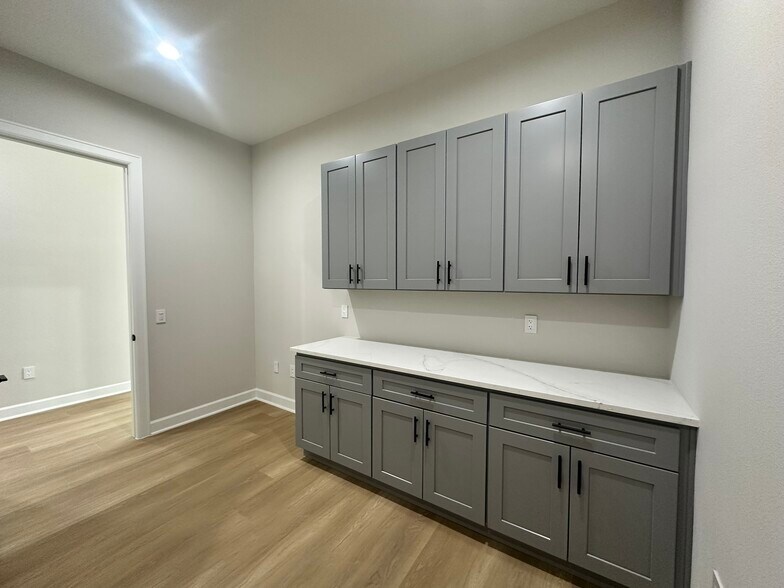 More Photos Of 1325 Main St, Katy Medical For Lease