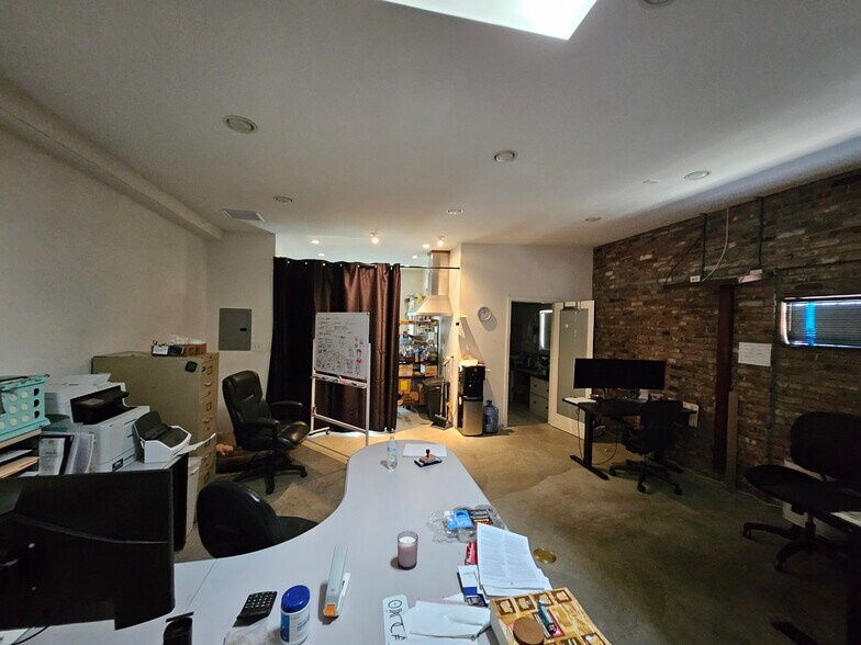 More Photos Of 6524 8th Ave, Los Angeles Warehouse For Lease