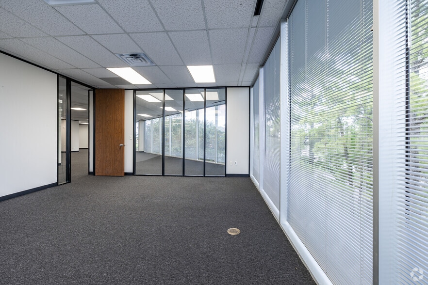 More Photos Of 14425 Torrey Chase Blvd, Houston Office For Lease