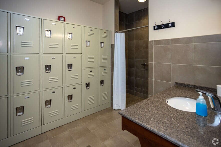 More Photos Of 201 Resting Tree Dr, Bristol Office For Lease