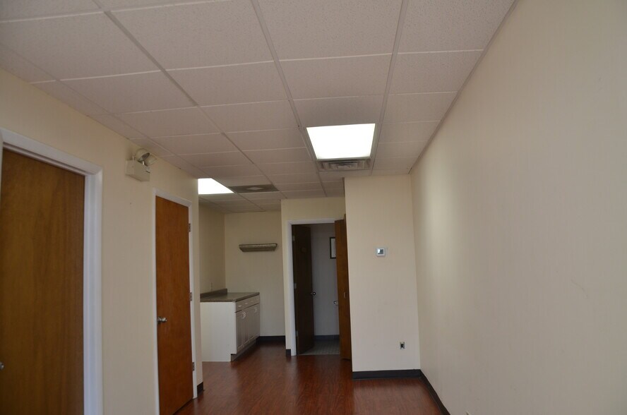 More Photos Of 4255 Westbrook Dr, Aurora Medical For Lease