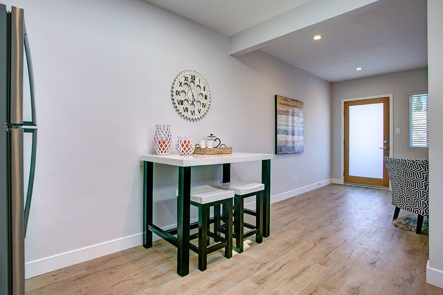 More Photos Of 634 Westminster Ave, Venice Apartments For Sale