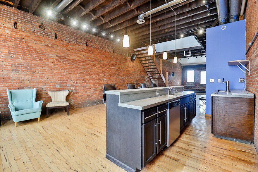 More Photos Of 102-104 W Columbus St, Kenton Office Residential For Sale