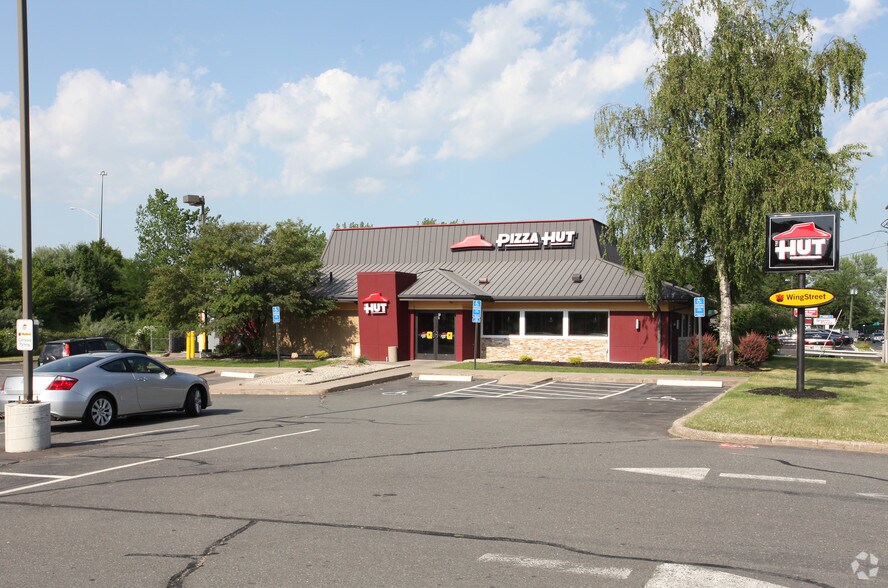 More Photos Of 300 Silver Ln, East Hartford Restaurant For Sale