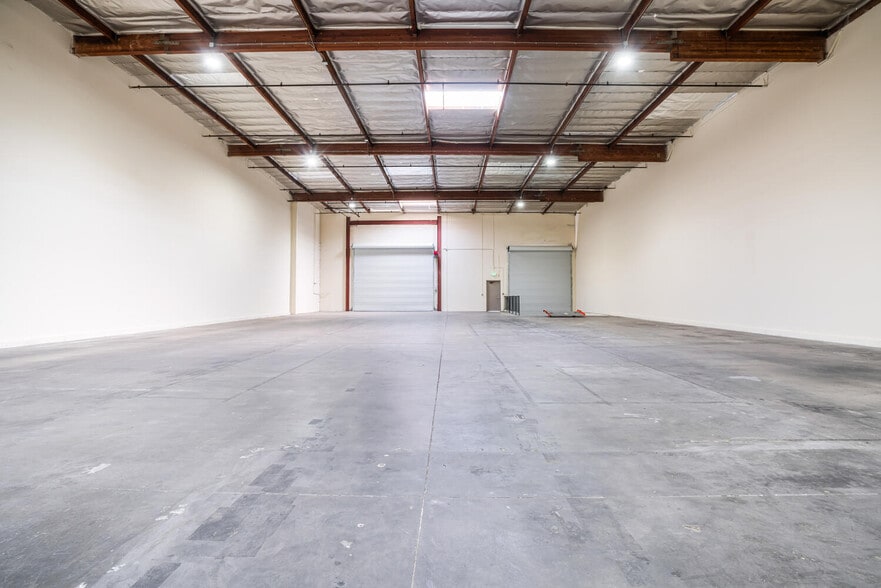 More Photos Of 17022 S Montanero Ave, Carson Warehouse For Lease
