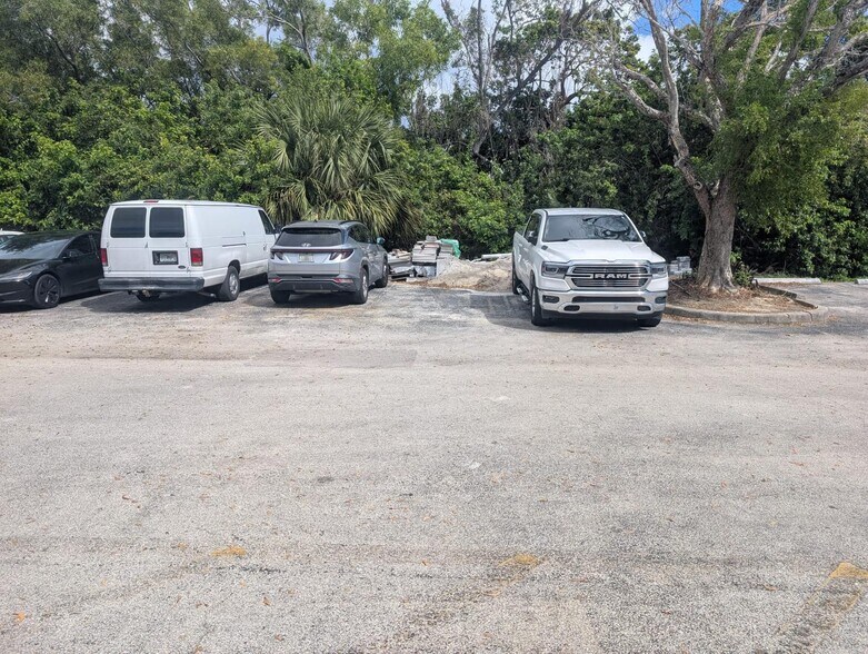 More Photos Of 3300 S Congress Ave, Boynton Beach Showroom For Lease