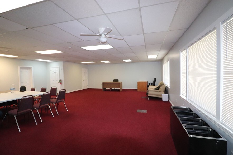 More Photos Of 465 Nashua Rd, Dracut Medical For Sale