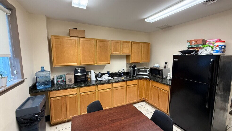 More Photos Of 88 Tyler Pl, South Plainfield Warehouse For Lease