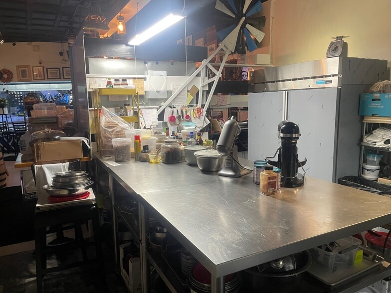 More Photos Of 3666-3672 Erie Ave, Cincinnati Restaurant For Lease