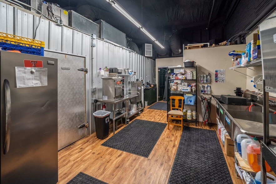 More Photos Of 75 N Waco St, Hillsboro General Retail For Lease