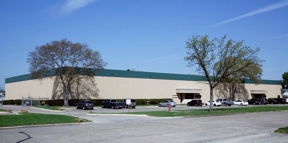 More Photos Of 1751-1765 Stebbins Dr, Houston Truck Terminal For Lease