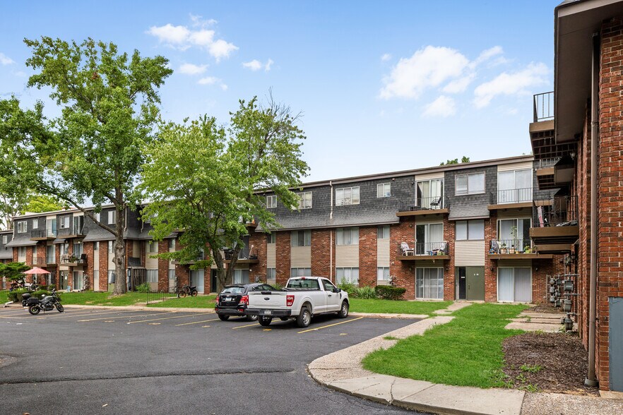 More Photos Of 400 N Oakland Ave, Carbondale Apartments For Sale