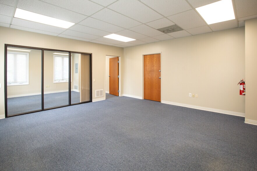 More Photos Of 78 Faunce Corner Mall Rd, North Dartmouth Medical For Sale