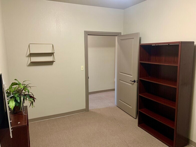 More Photos Of 903 SE 22nd St, Bentonville Office For Lease