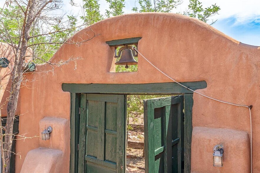 More Photos Of 18 Destierro Trail, Santa Fe Lodge Meeting Hall For Sale