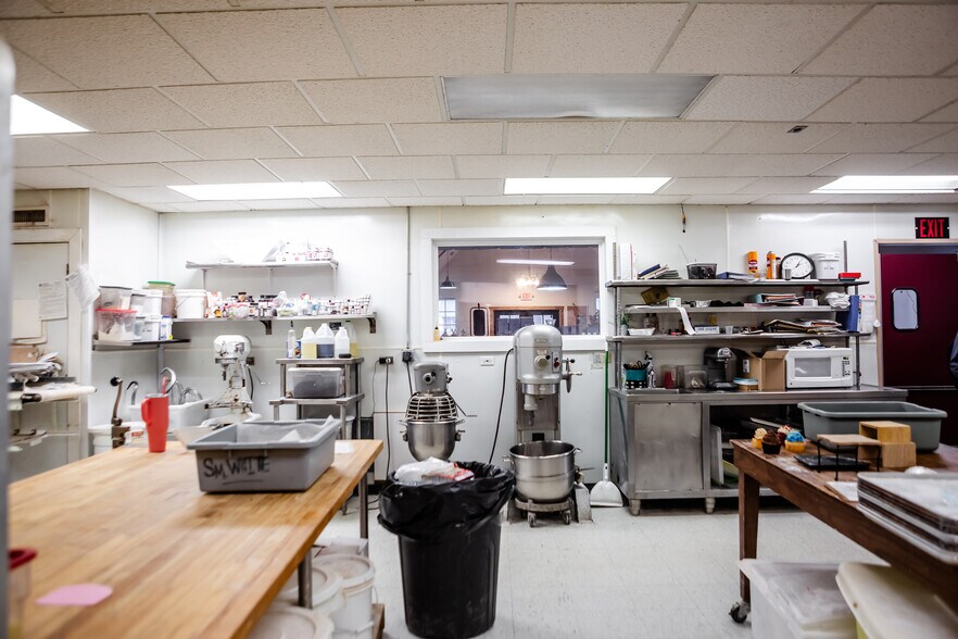 More Photos Of 2015 N Missouri St, Macon Restaurant For Sale