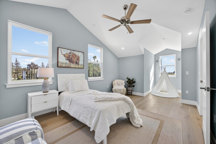 More Photos Of 25265 Carlsbad Ave, Davis Apartments For Sale