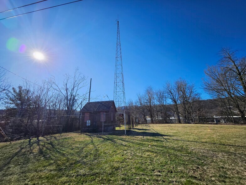 Primary Photo Of 270 Line St, Easton Specialty For Sale