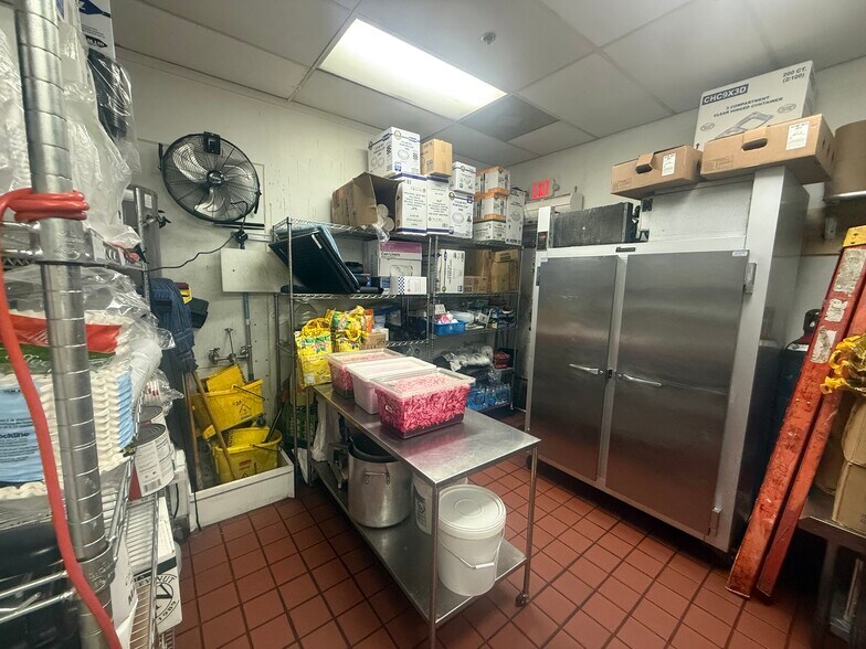 More Photos Of 1910 Village Center Cir, Las Vegas Freestanding For Lease