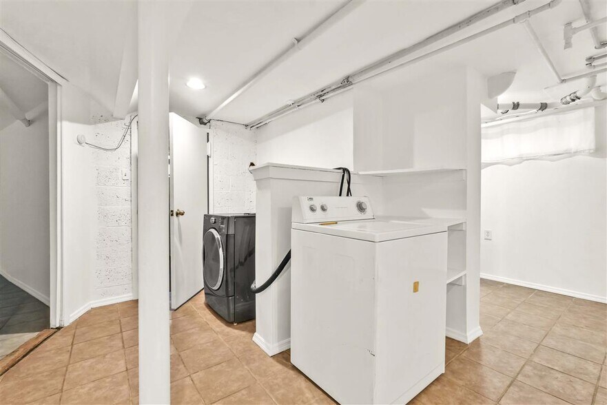 More Photos Of 3930 45th St, Sunnyside Apartments For Sale