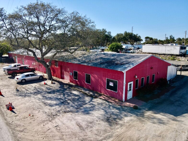 Primary Photo Of 6745 N Old Dixie Hwy, Fort Pierce Warehouse For Lease