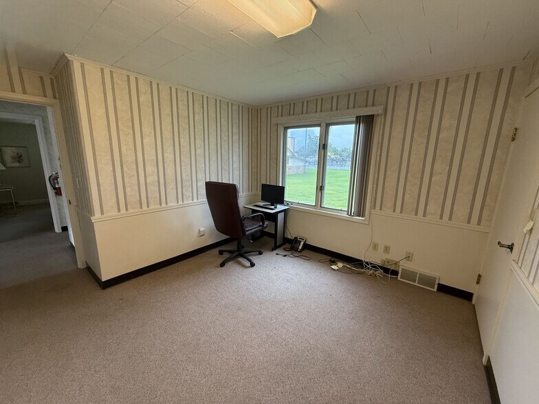More Photos Of N4080 Hwy E, Freedom Office For Sale