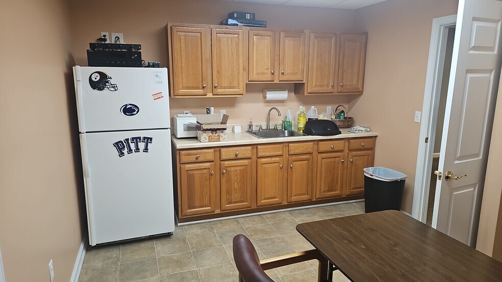 More Photos Of 1626 Getty Ave, Indiana Medical For Lease