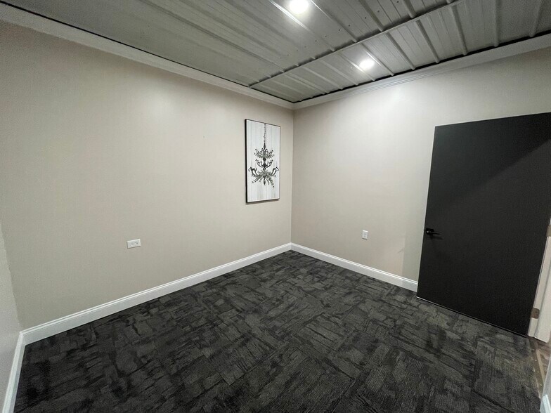 More Photos Of 1655 Plett Rd, Cadillac Office Residential For Lease